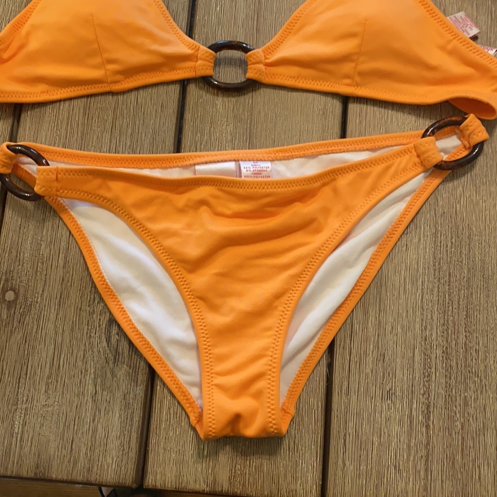 Bikini - Picture 3 of 3